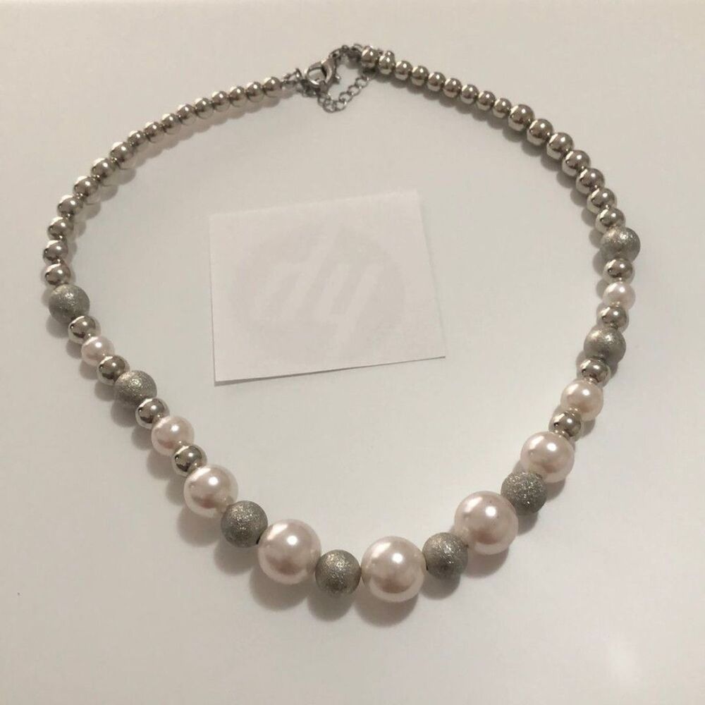 Pearl and silver bead fashion jewelry
